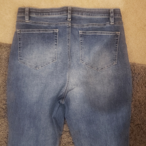 NY&CO High-Waist Barely Boot Jeans - Picture 8 of 8